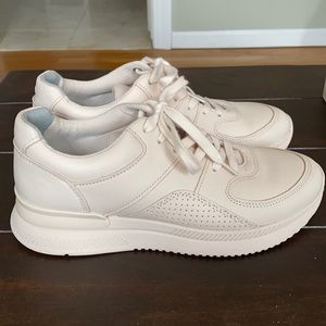 NEW NEVER WORN EVERLANE SNEAKERS!